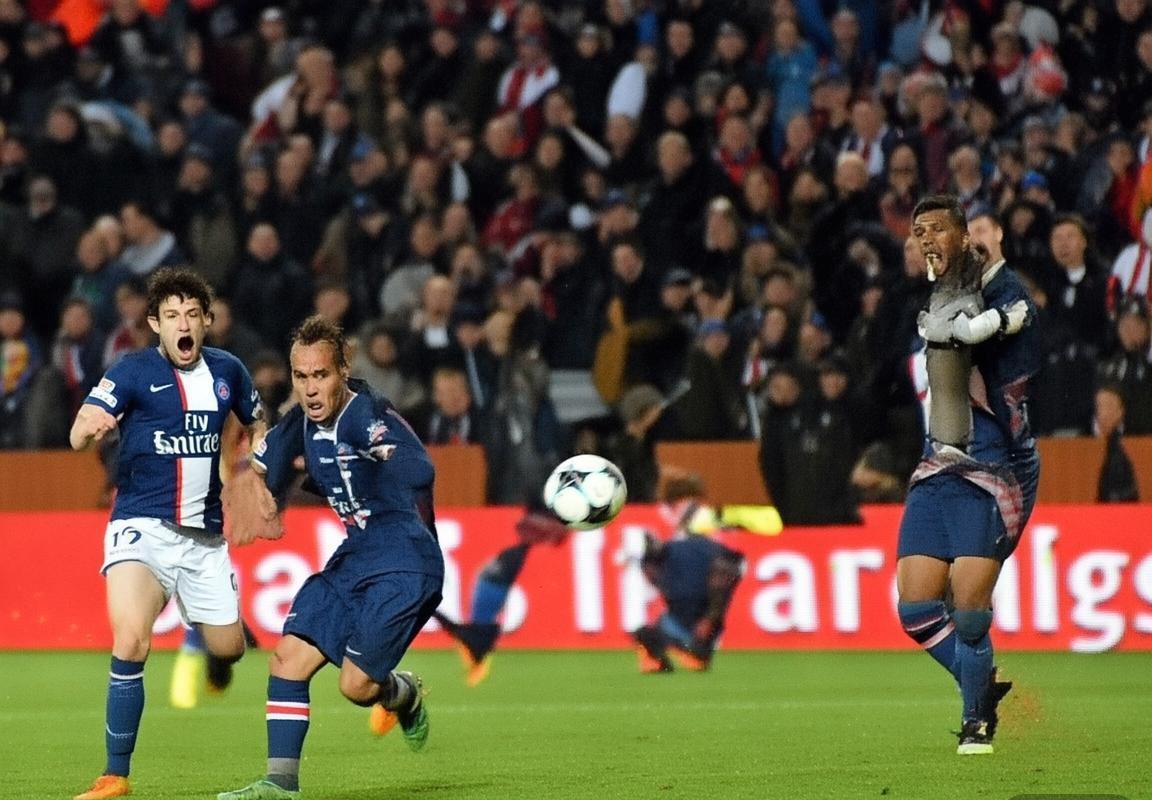 法甲巅峰对决：巴黎圣日耳曼vs里昂精彩对决解析(图2)
